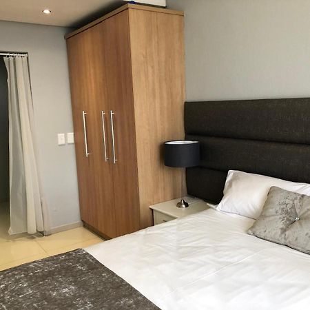 Infinity Self Catering Apartments Bloubergstrand Exterior foto